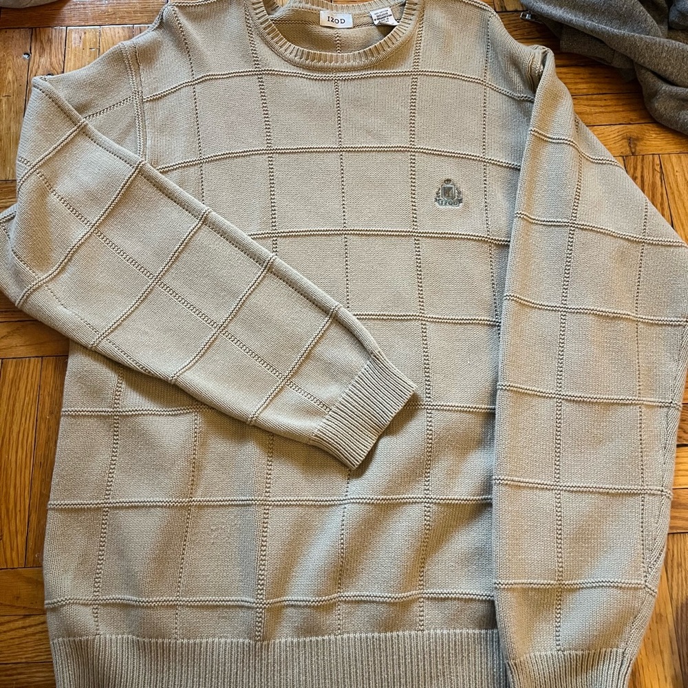IZOD light brown/tan crew neck